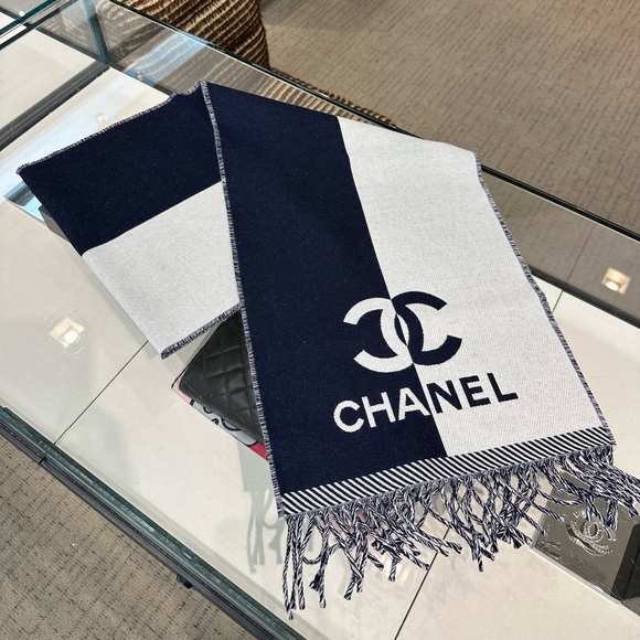 CHANEL 24A Two Toned Reversible Scarf - Picture 2 of 3